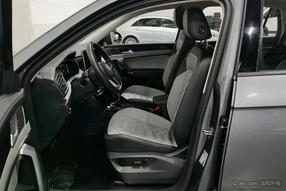 Volkswagen Tayron Tanyue 2023 300TSI 2WD Luxury Plus Advanced Edition 2024 — thumbnail 5