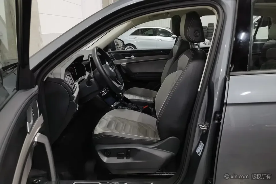 Volkswagen Tayron Tanyue 2023 300TSI 2WD Luxury Plus Advanced Edition 2024 — thumbnail 5