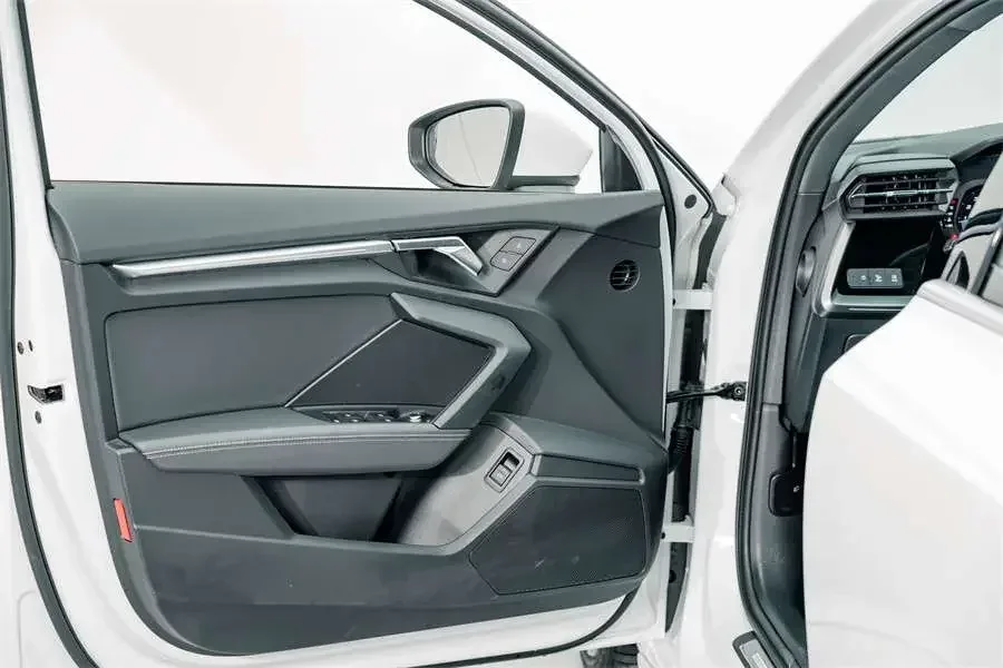 Audi A3 Audi A3 2024 Sportback 35 TFSI Stylish and sporty 2024 — thumbnail 3