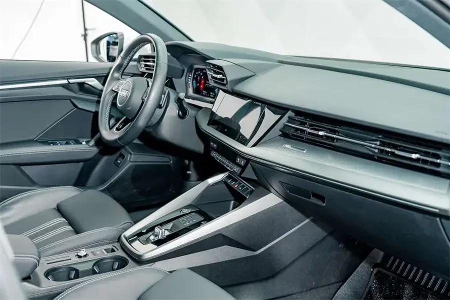 Audi A3 Audi A3 2024 Sportback 35 TFSI Stylish and sporty 2024 — thumbnail 5