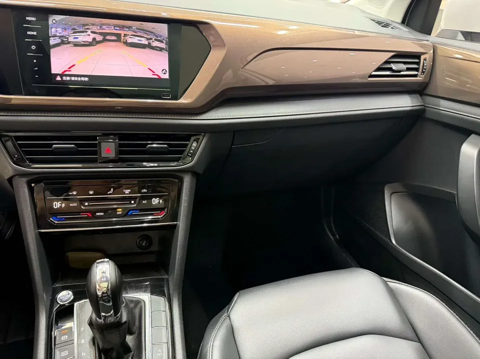 Volkswagen Tharu tuyue 2022 280TSI 2WD Comfort Edition 2022 — thumbnail 3