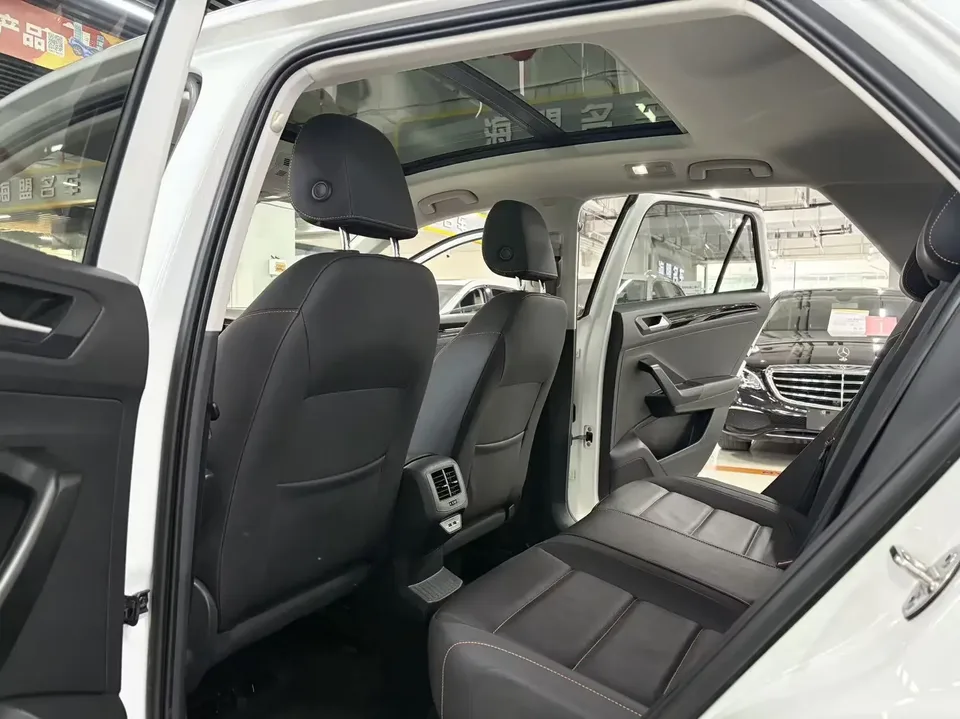 Volkswagen T-Roc TANG 2022 280TSI DSG 2WD Comfort PLUS 2022 — миниатюра 4