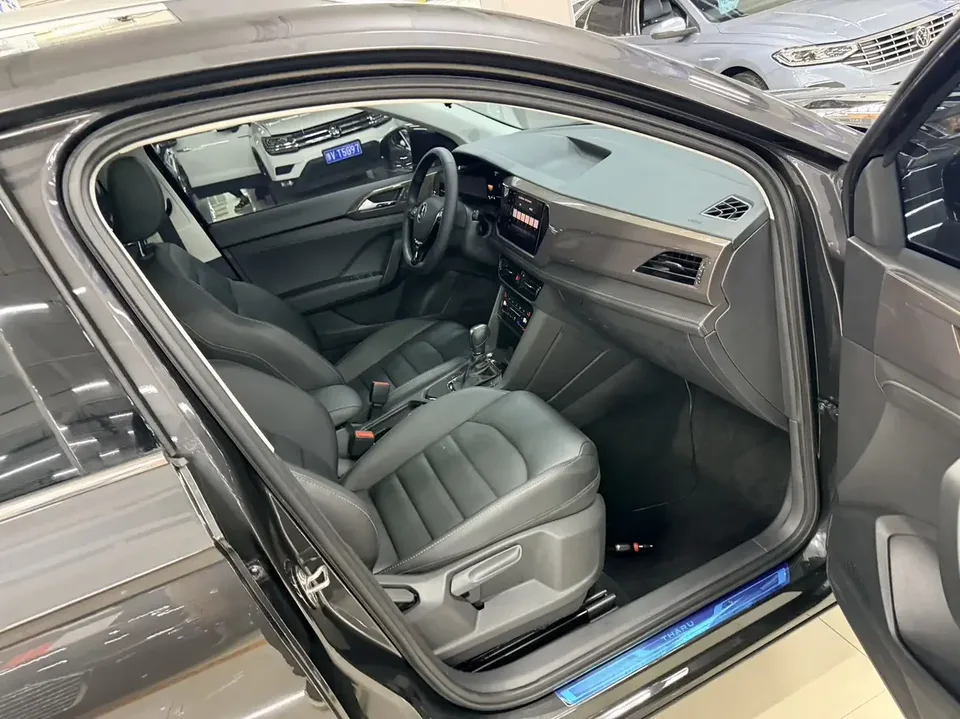 Volkswagen Tharu tuyue 2022 280TSI 2WD Deluxe Edition 2023 — thumbnail 3