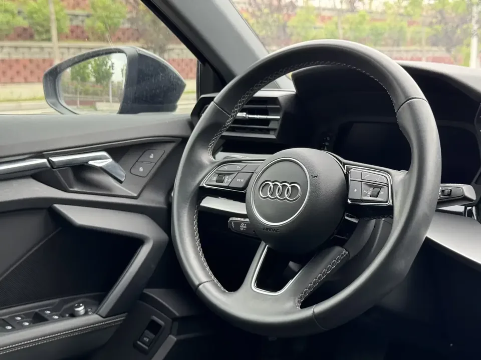 Audi A3 Audi A3 2022 Sportback 35 TFSI Stylish and sporty 2022 — thumbnail 4