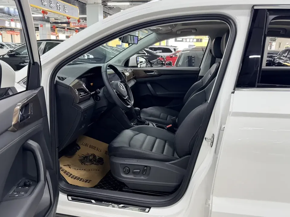 Volkswagen Tharu tuyue 2022 280TSI 2WD Deluxe Edition 2023 — thumbnail 3