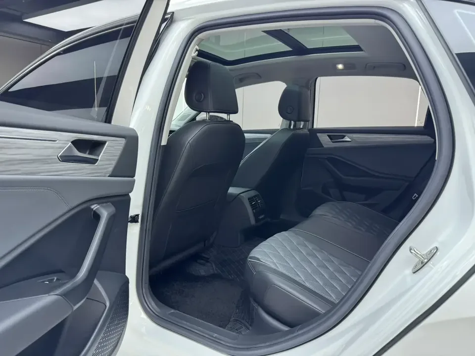 Volkswagen Sagitar Sagitar 2023 280TSI DSG Transcendence Lite 2022 — thumbnail 3