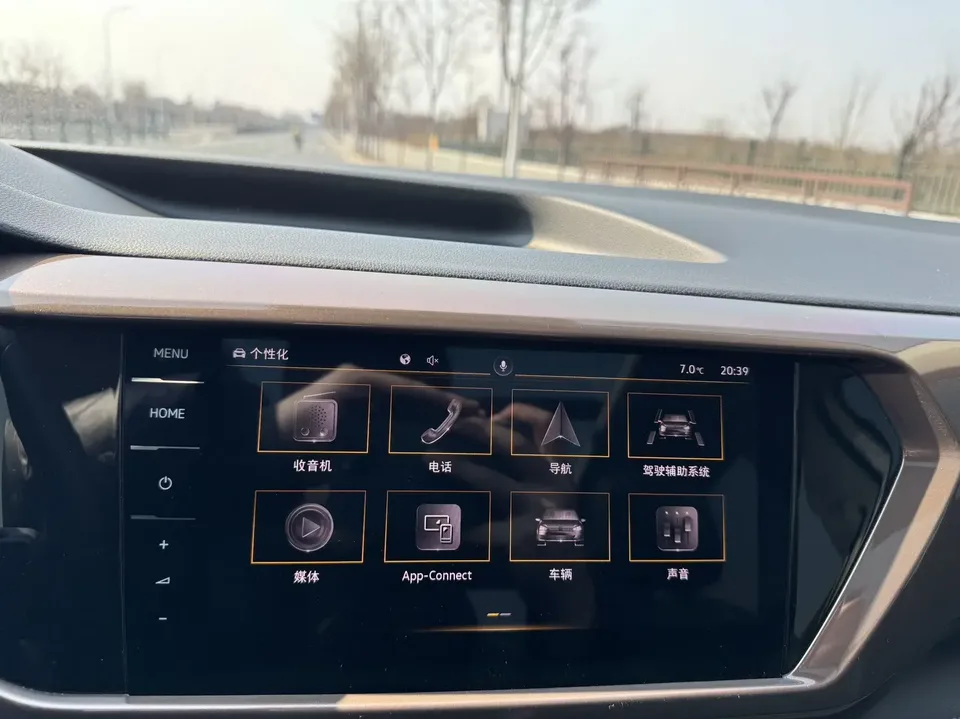 Volkswagen Tharu tuyue 2022 280TSI 2WD Deluxe Edition 2022 — thumbnail 3