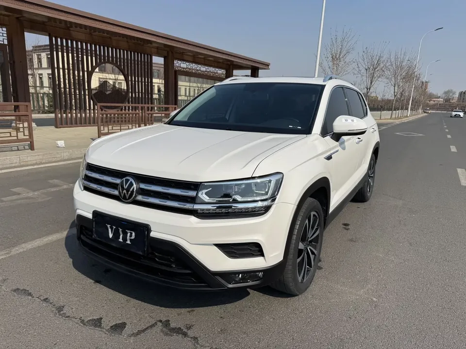 Volkswagen Tharu tuyue 2022 280TSI 2WD Deluxe Edition 2022 — photo 1, buy with delivery to Moscow
