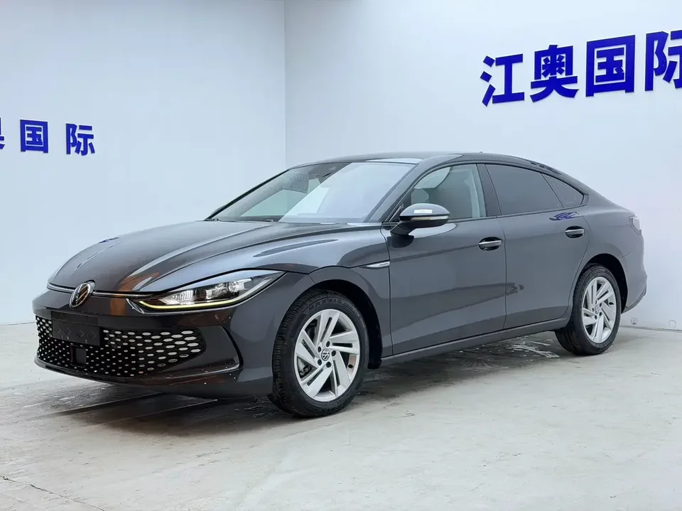 Volkswagen Lamando Lingdu 2023 Lingdu L 280TSI DSG Hot Edition 2023 — photo 1, buy with delivery to Moscow