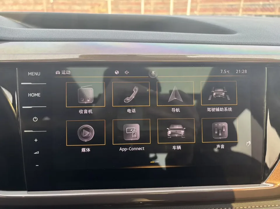 Volkswagen Tharu tuyue 2022 280TSI 2WD Deluxe Edition 2022 — thumbnail 3