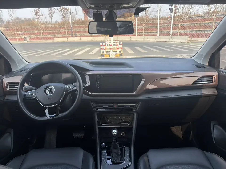 Volkswagen Tharu tuyue 2022 280TSI 2WD Deluxe Edition 2022 — thumbnail 5