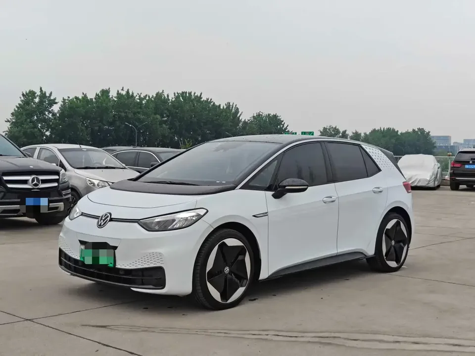Volkswagen ID.3 Volkswagen ID.3 2023 Pure Smart Edition 2023 — photo 1, buy with delivery to Moscow
