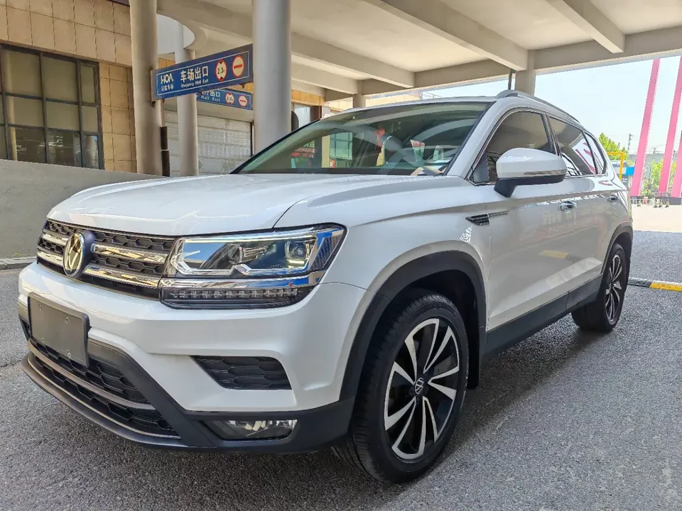 Volkswagen Tharu tuyue 2022 280TSI 2WD Deluxe Edition 2022 — photo 1, buy with delivery to Moscow