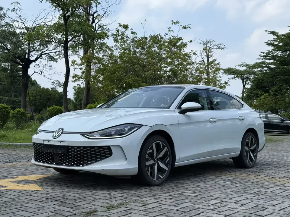Volkswagen Lamando Lingdu 2025 Lingdu L 280TSI DSG Cool Edition 2024 — photo 1, buy with delivery to Moscow