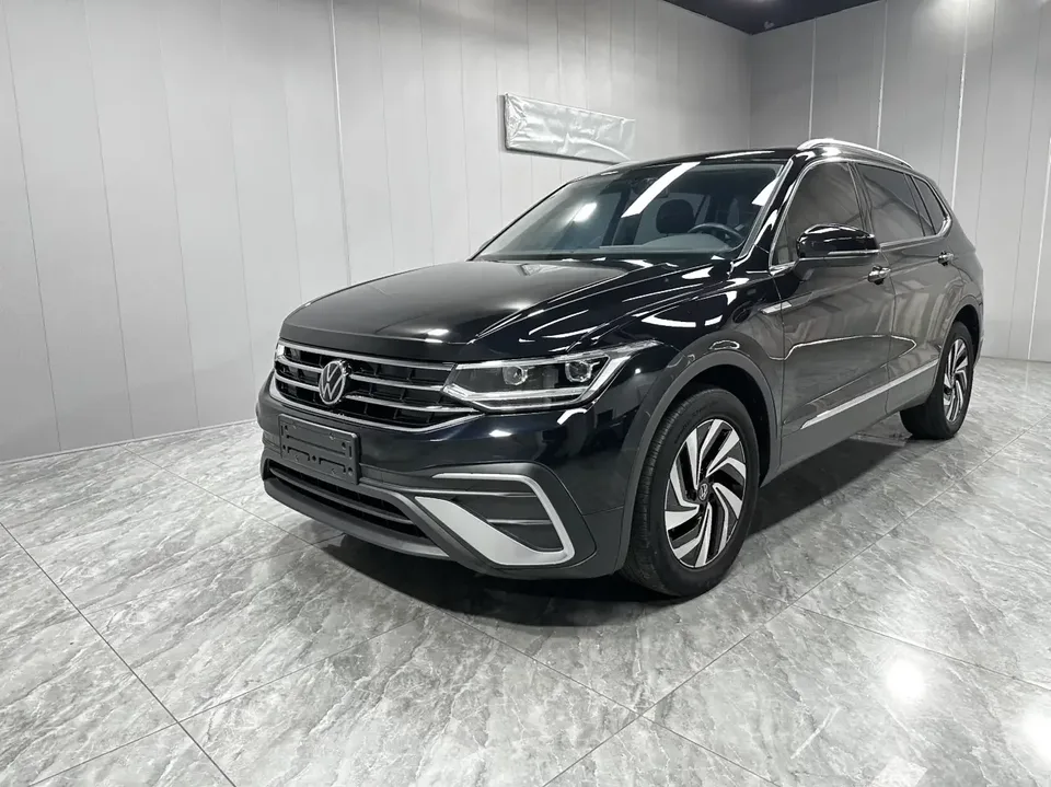 Volkswagen Tiguan L Tiguan L 2023 280TSI Limited Edition 2023 — photo 1, buy with delivery to Moscow