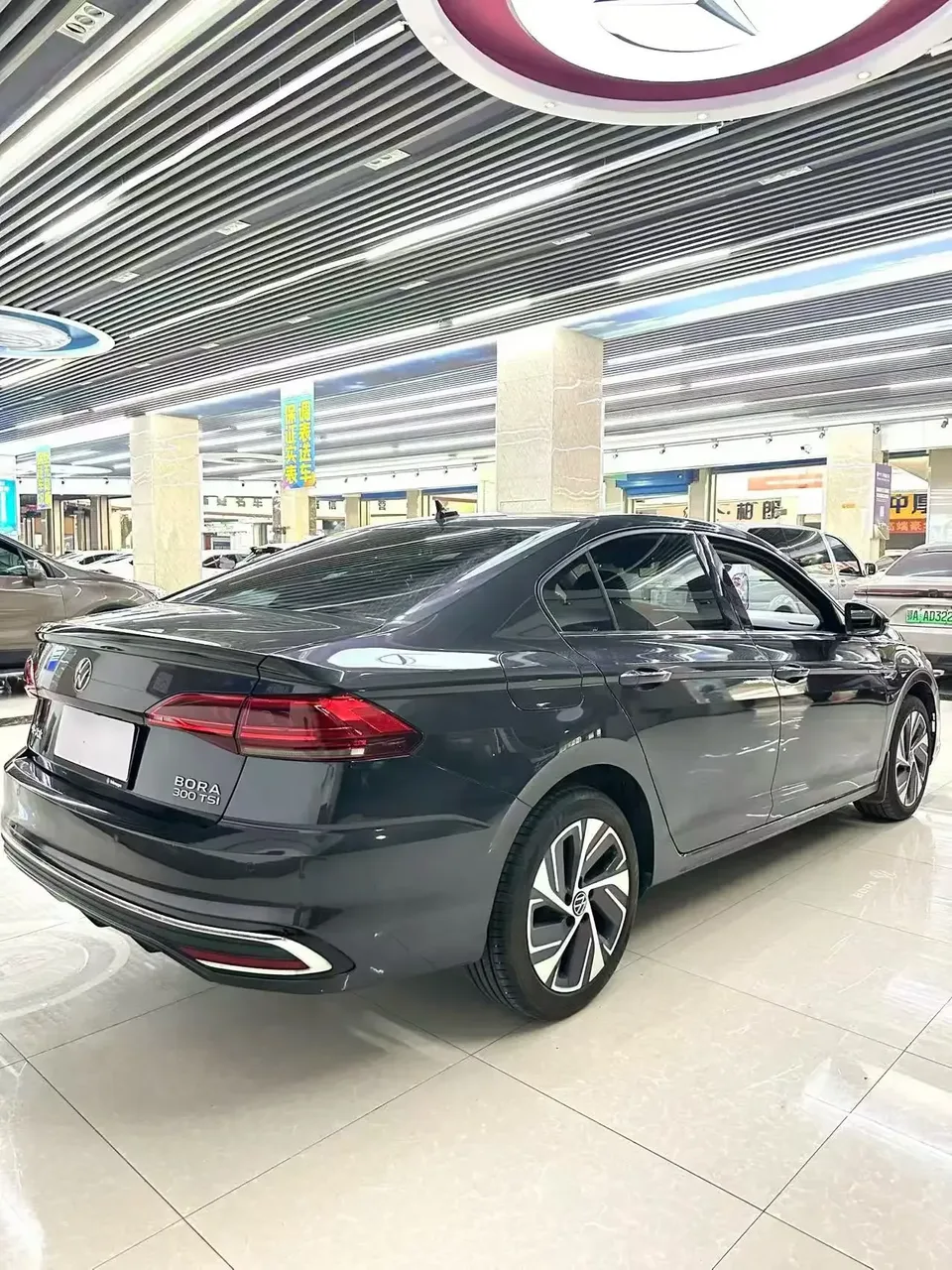 Volkswagen Bora Bora 2023 300TSI DSG Premium Edition 2024 — thumbnail 2