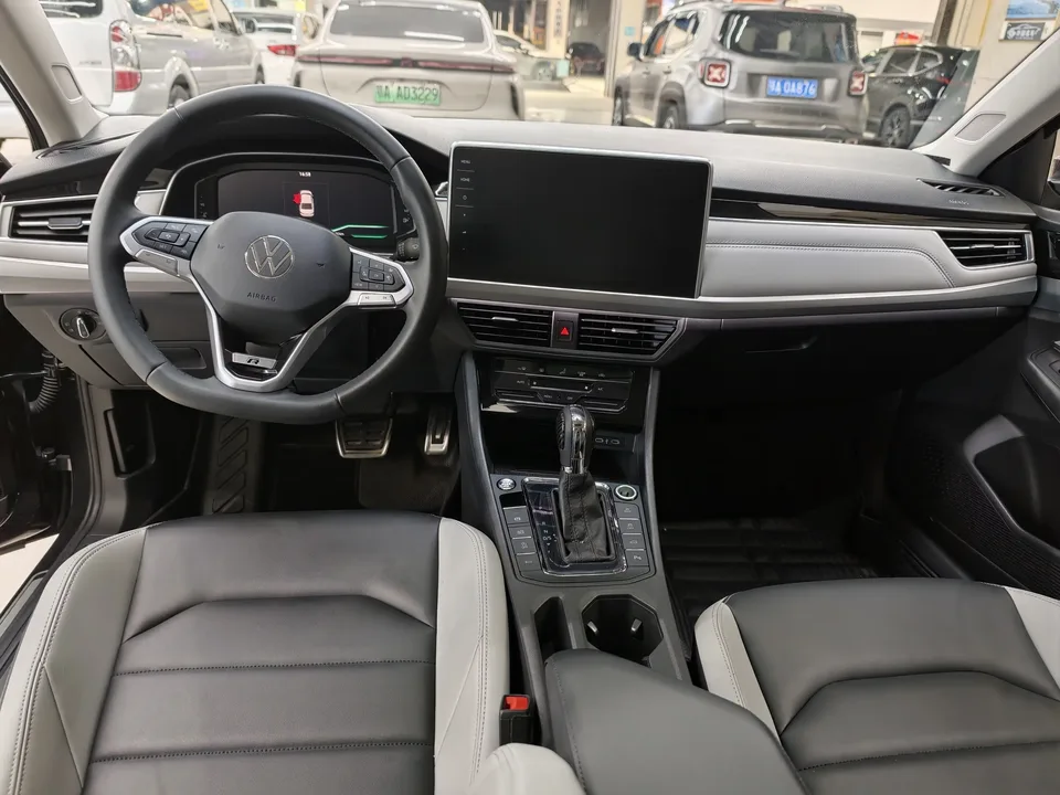 Volkswagen Bora Bora 2023 300TSI DSG Premium Edition 2024 — thumbnail 5