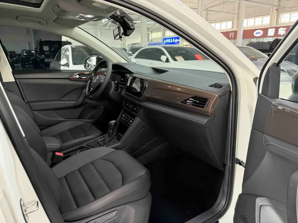 Volkswagen Tharu tuyue 2022 280TSI 2WD Deluxe Edition 2022 — thumbnail 5