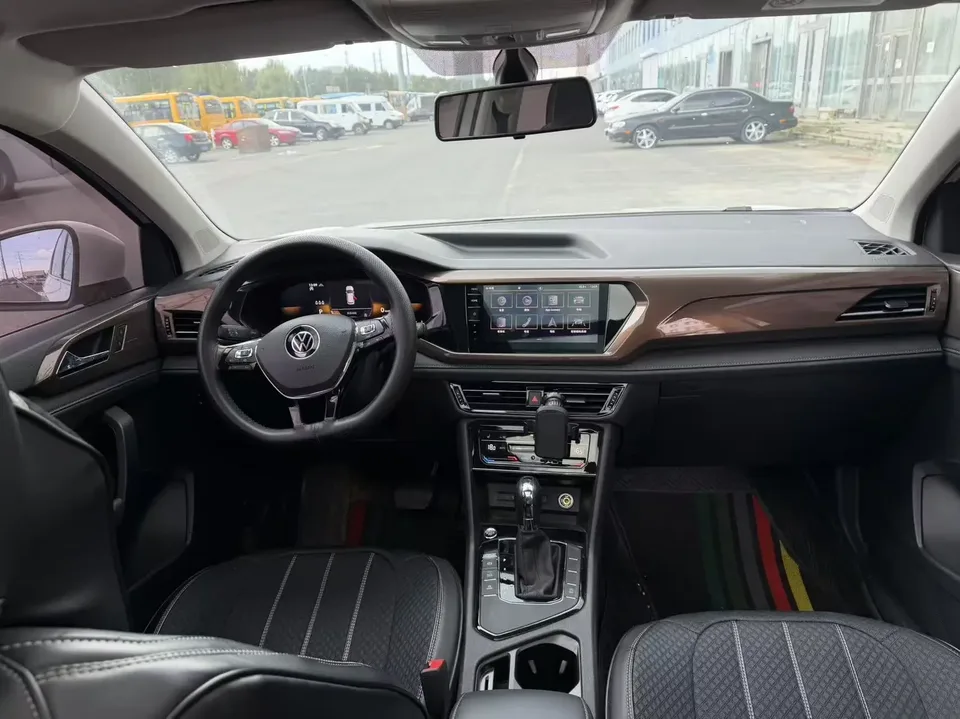 Volkswagen Tharu tuyue 2022 280TSI 2WD Deluxe Edition 2022 — thumbnail 2