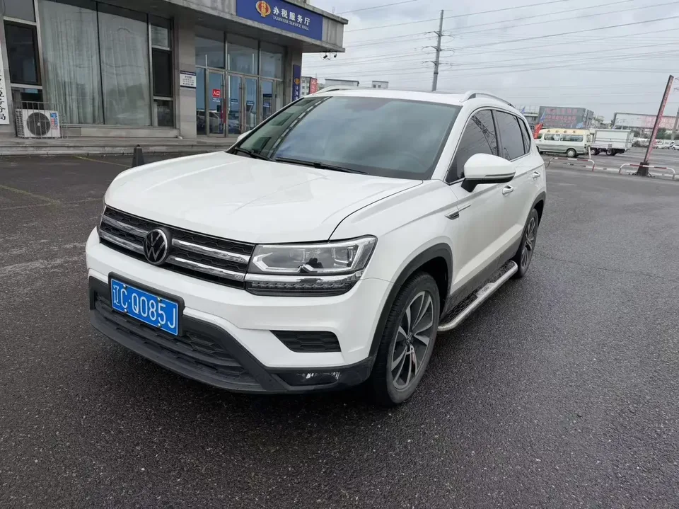 Volkswagen Tharu tuyue 2022 280TSI 2WD Deluxe Edition 2022 — photo 1, buy with delivery to Moscow
