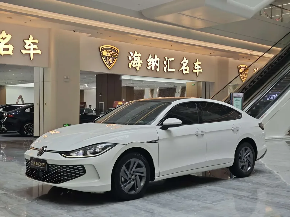 Volkswagen Lamando Lingdu 2025 Lingdu L 280TSI DSG Hot Edition 2024 — photo 1, buy with delivery to Moscow