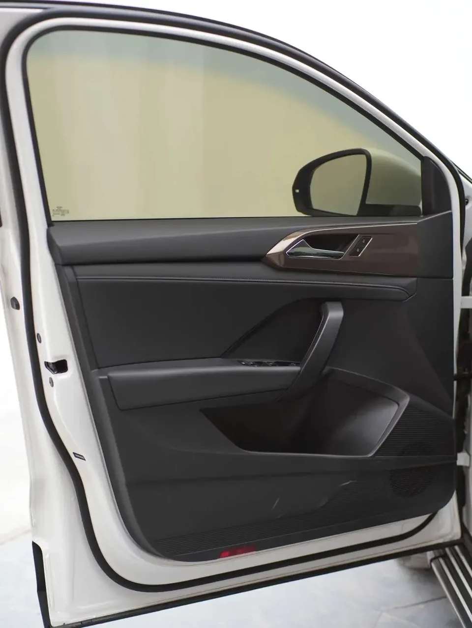 Volkswagen Tharu tuyue 2022 280TSI 2WD Deluxe Edition 2022 — thumbnail 3