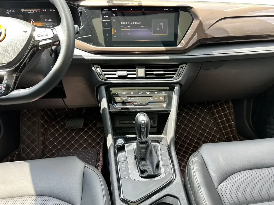 Volkswagen Tharu tuyue 2022 280TSI 2WD Deluxe Edition 2022 — thumbnail 3