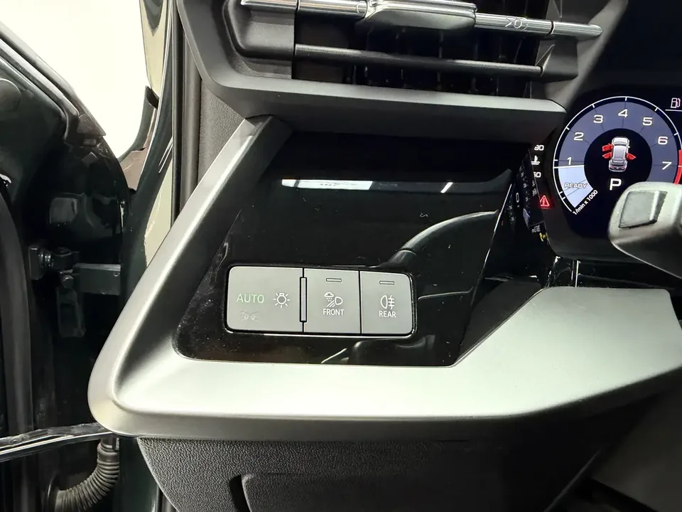 Audi A3 Audi A3 2023 Sportback 35 TFSI Stylish and sporty 2023 — thumbnail 4