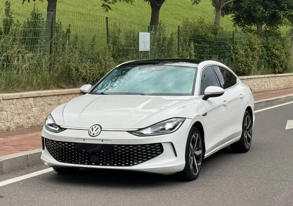 Volkswagen Lamando Lingdu 2022 Lingdu L 280TSI DSG Cool Edition 2022 — photo 1, buy with delivery to Moscow