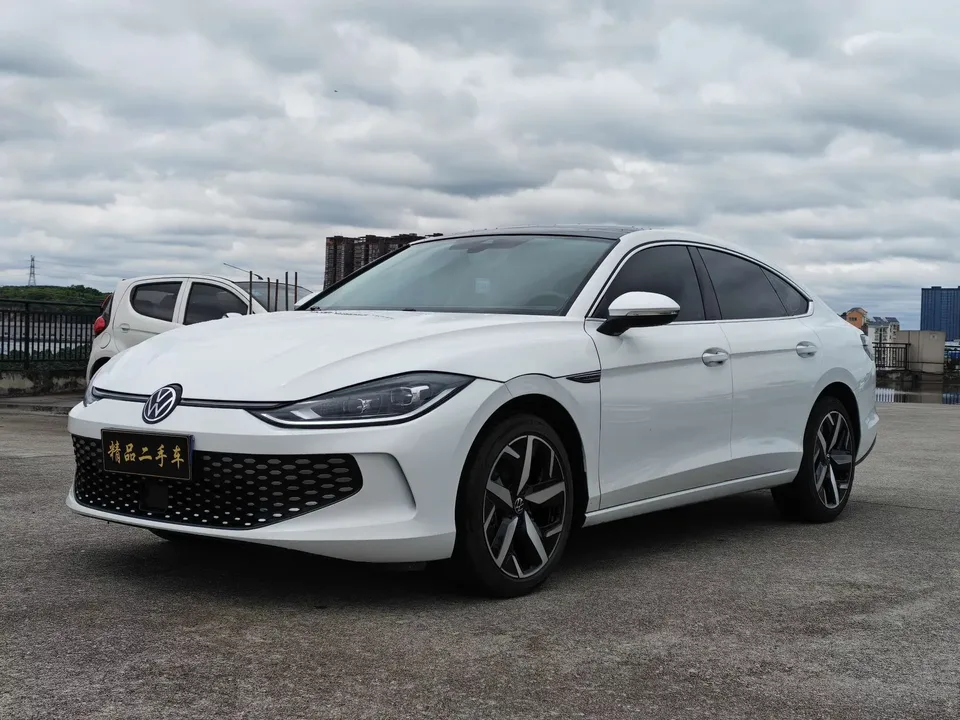 Volkswagen Lamando Lingdu 2024 Lingdu L 280TSI DSG Hot Edition 2024 — photo 1, buy with delivery to Moscow