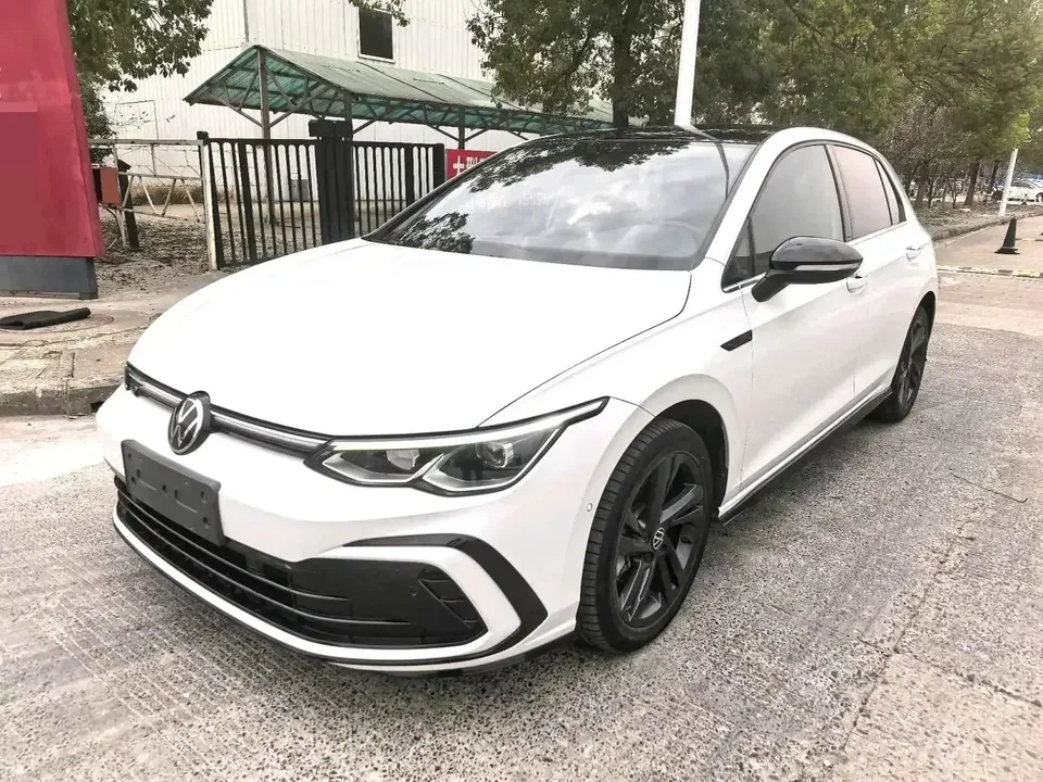 Volkswagen Golf golf 2021 280TSI DSG R-Line 2023 — фото 1, купить с доставкой в Москву