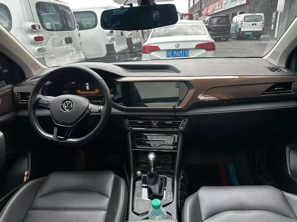 Volkswagen Tharu tuyue 2022 280TSI 2WD Deluxe Edition 2023 — thumbnail 5
