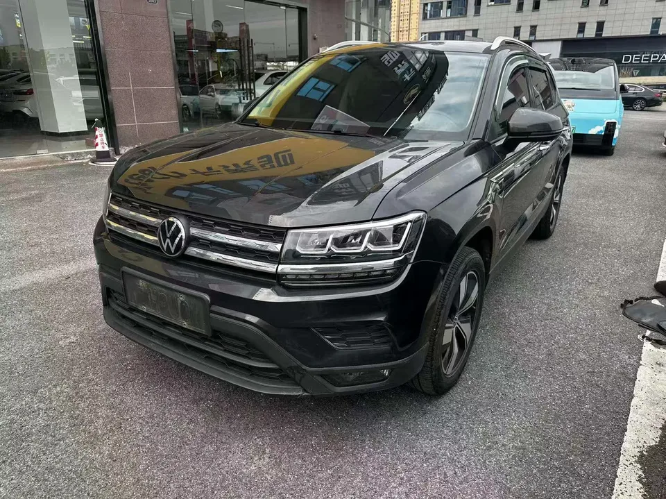 Volkswagen Tharu tuyue 2022 280TSI 2WD Deluxe Edition 2023 — photo 1, buy with delivery to Moscow