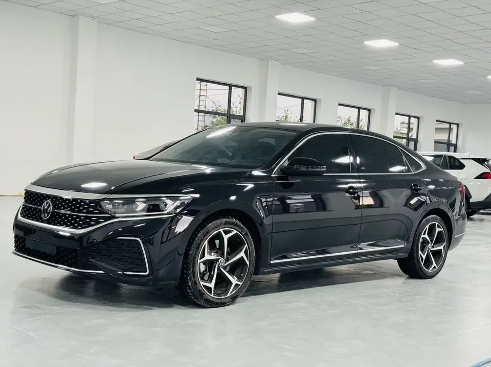 Volkswagen Passat Passat 2024 380TSI Star Elite Edition 2023 — photo 1, buy with delivery to Moscow