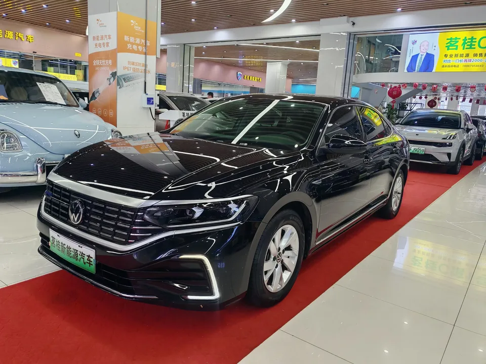 Volkswagen Passat PHEV Passat PHEV 2023 430PHEV Hybrid Business Edition 2023 — photo 1, buy with delivery to Moscow