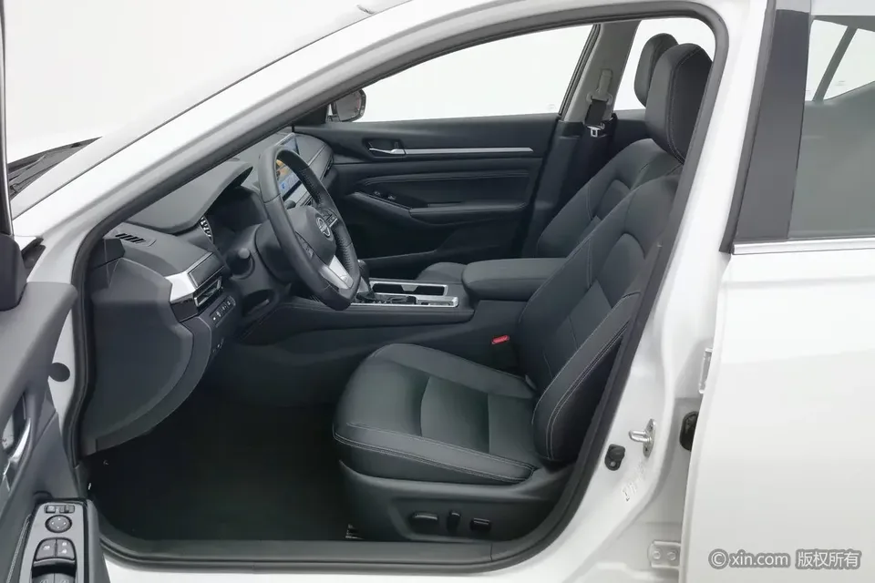 Nissan Altima Sound of nature 2022 2.0L XL-TLS Enjoy Edition 2023 — thumbnail 5