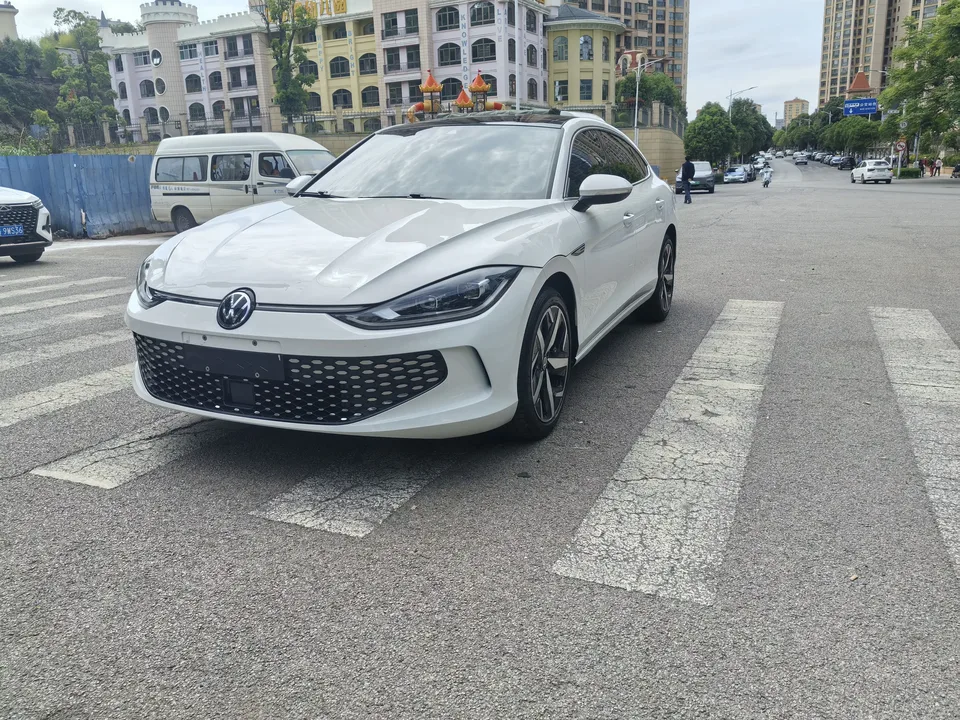 Volkswagen Lamando Lingdu 2023 Lingdu L 280TSI DSG Super Hot Flagship Edition 2023 — photo 1, buy with delivery to Moscow