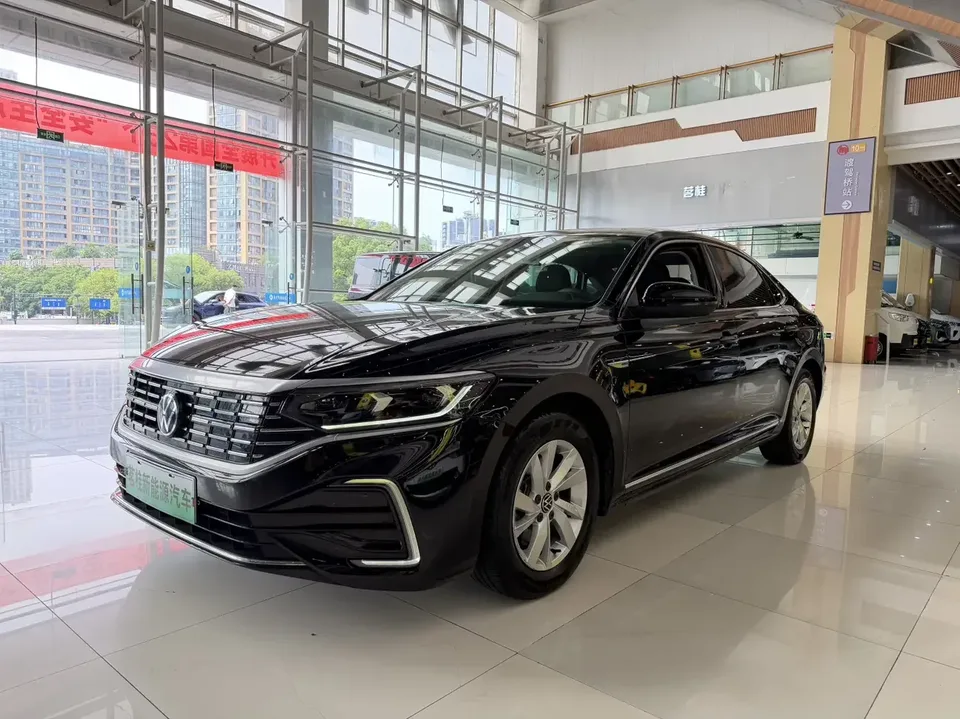 Volkswagen Passat PHEV Passat PHEV 2022 430PHEV Hybrid Business Edition 2023 — photo 1, buy with delivery to Moscow