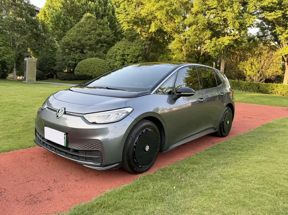 Volkswagen ID.3 Volkswagen ID.3 2024 Outstanding Edition 2024 — photo 1, buy with delivery to Moscow