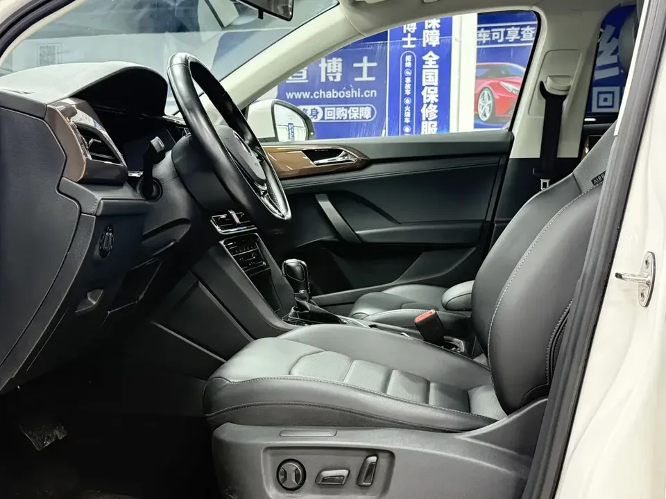 Volkswagen Tharu tuyue 2022 280TSI 2WD Deluxe Edition 2023 — thumbnail 5