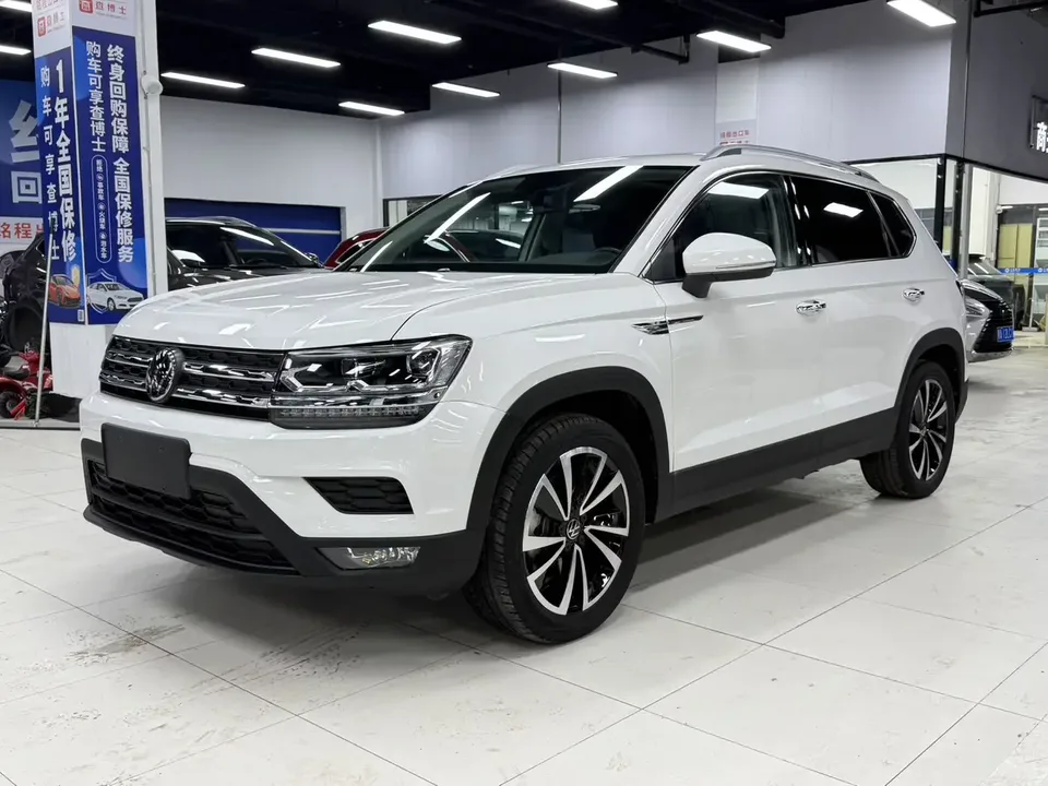 Volkswagen Tharu tuyue 2022 280TSI 2WD Deluxe Edition 2023 — photo 1, buy with delivery to Moscow