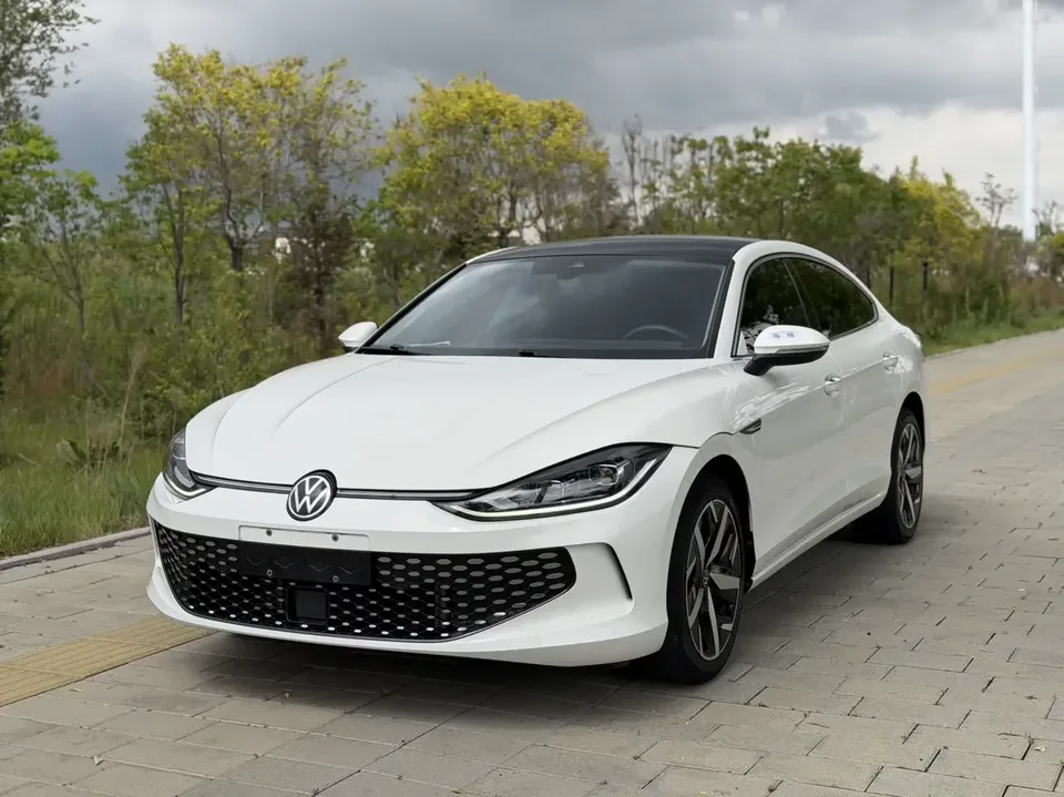 Volkswagen Lamando Lingdu 2023 Lingdu L 280TSI DSG Cool Edition 2023 — photo 1, buy with delivery to Moscow