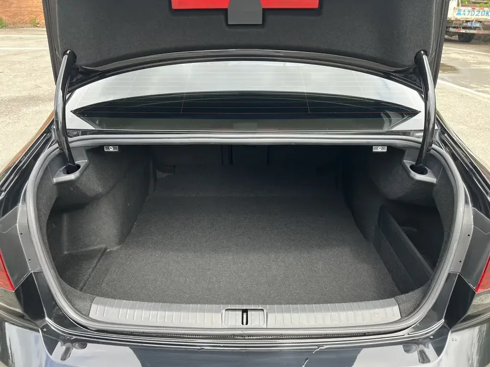 Volkswagen Magotan Magotan 2023 2 millionth anniversary edition 280TSI DSG leading model 2023 — thumbnail 5