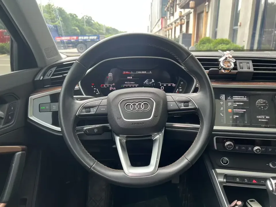 Audi Q3 Audi Q3 2023 35 TFSI Stylish and Elegant 2023 — thumbnail 2