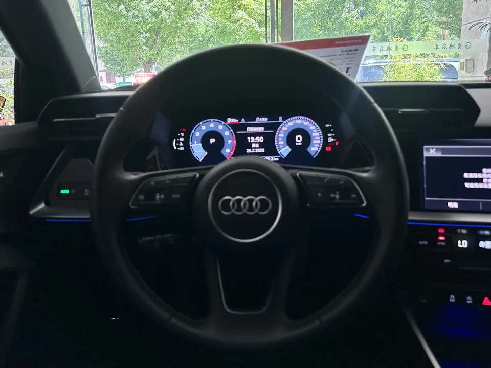 Audi A3 Audi A3 2024 A3L Limousine 35 TFSI Stylish Sports 2024 — миниатюра 3