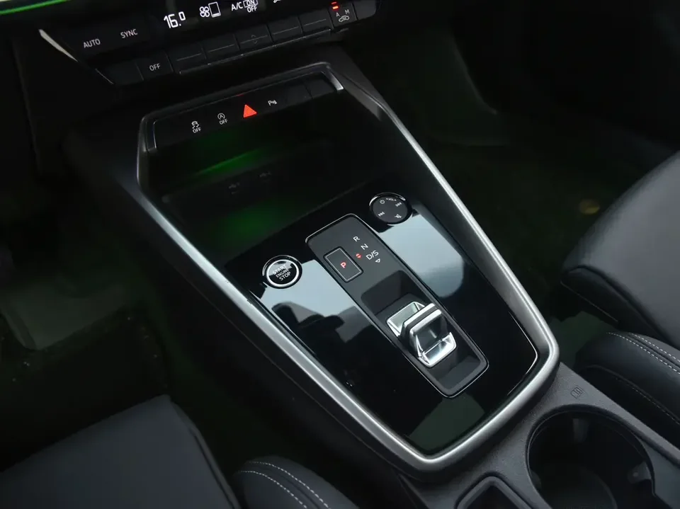 Audi A3 Audi A3 2023 A3L Limousine 35 TFSI facelift: stylish and sporty 2024 — thumbnail 3