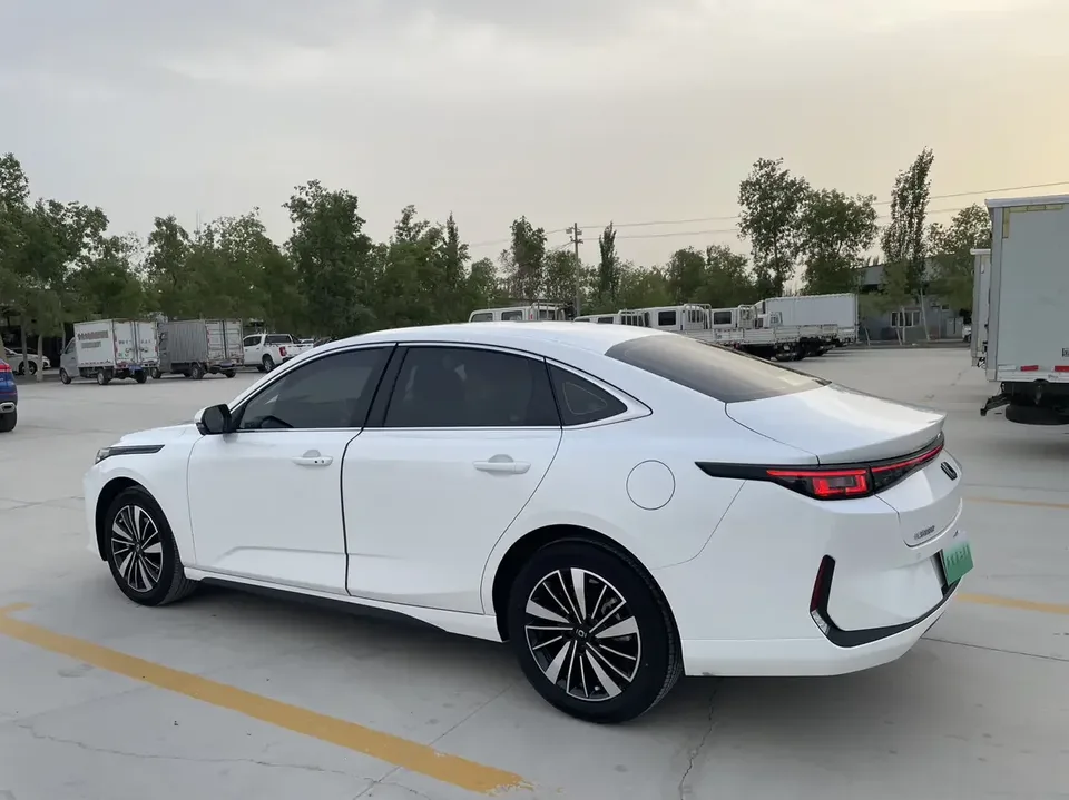 Changan Qiyuan A05 Changan Qiyuan A05 2025 Really fragrant version 145 transcendence 2025 — thumbnail 4