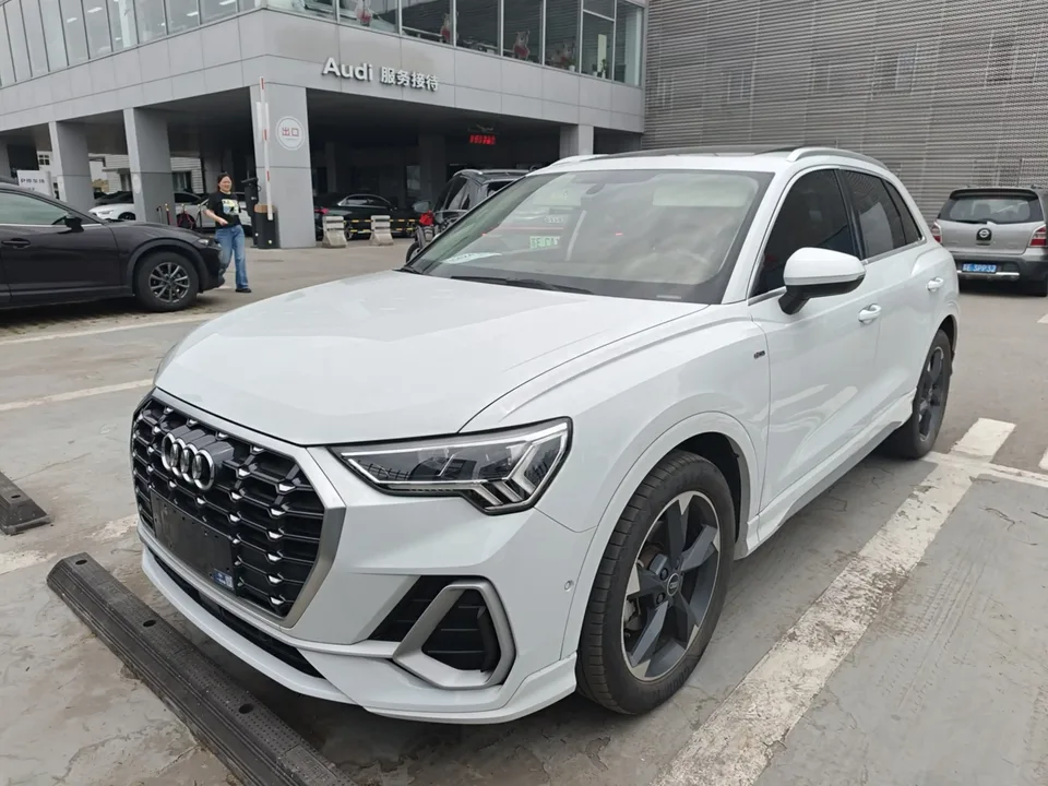 Audi Q3 Audi Q3 2022 35 TFSI Stylish Dynamic 2022 — photo 1, buy with delivery to Moscow