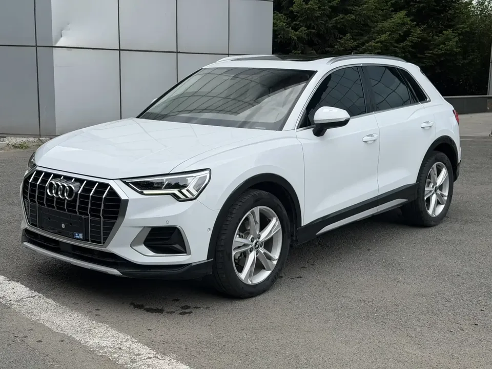 Audi Q3 Audi Q3 2022 35 TFSI Stylish and Elegant 2022 — photo 1, buy with delivery to Moscow