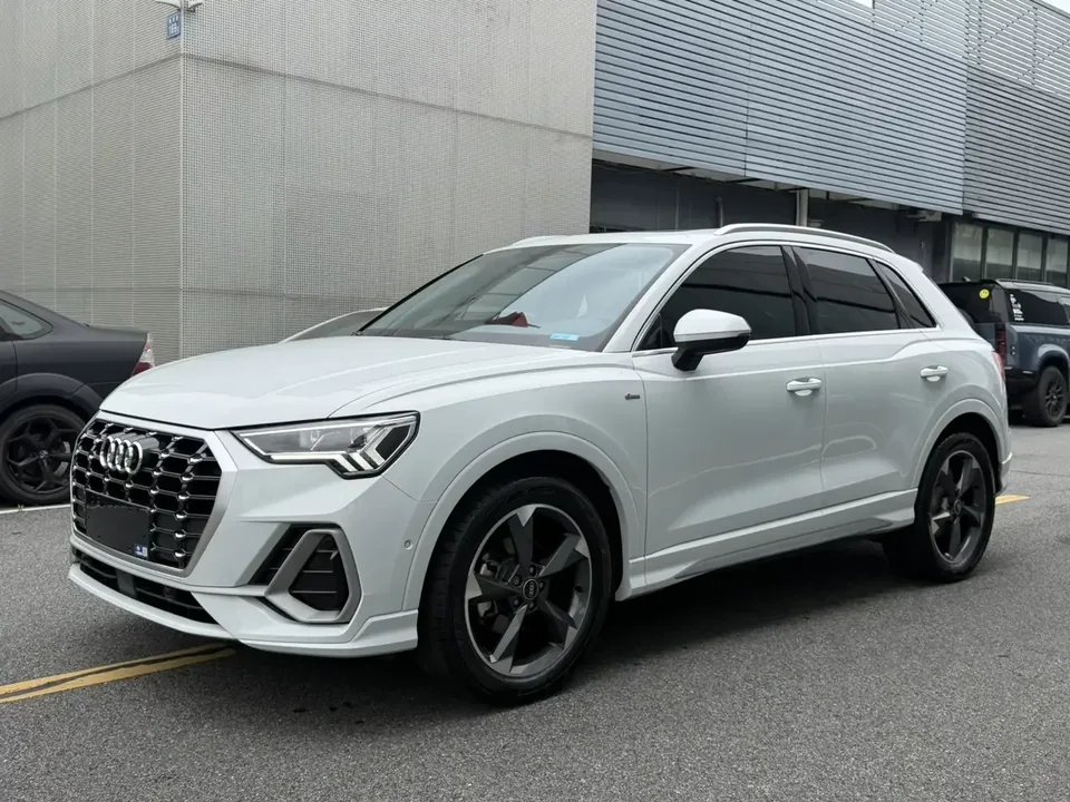 Audi Q3 Audi Q3 2022 35 TFSI Stylish Dynamic 2022 — photo 1, buy with delivery to Moscow